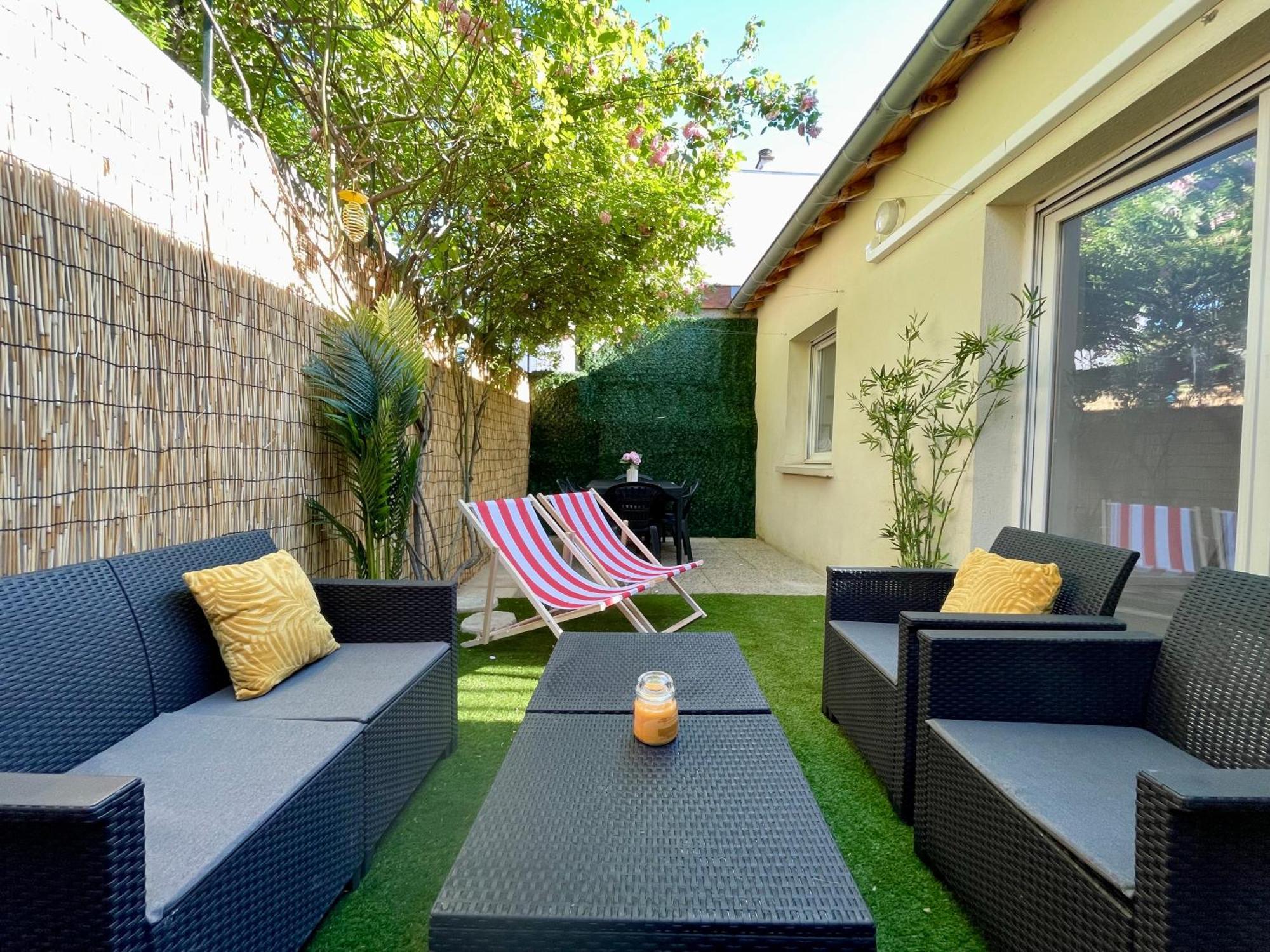 Hébergement de vacances Bngo I Maison Terracotta I Jardin, Garage, 3 Chambres, 9 Personnes Villeurbanne