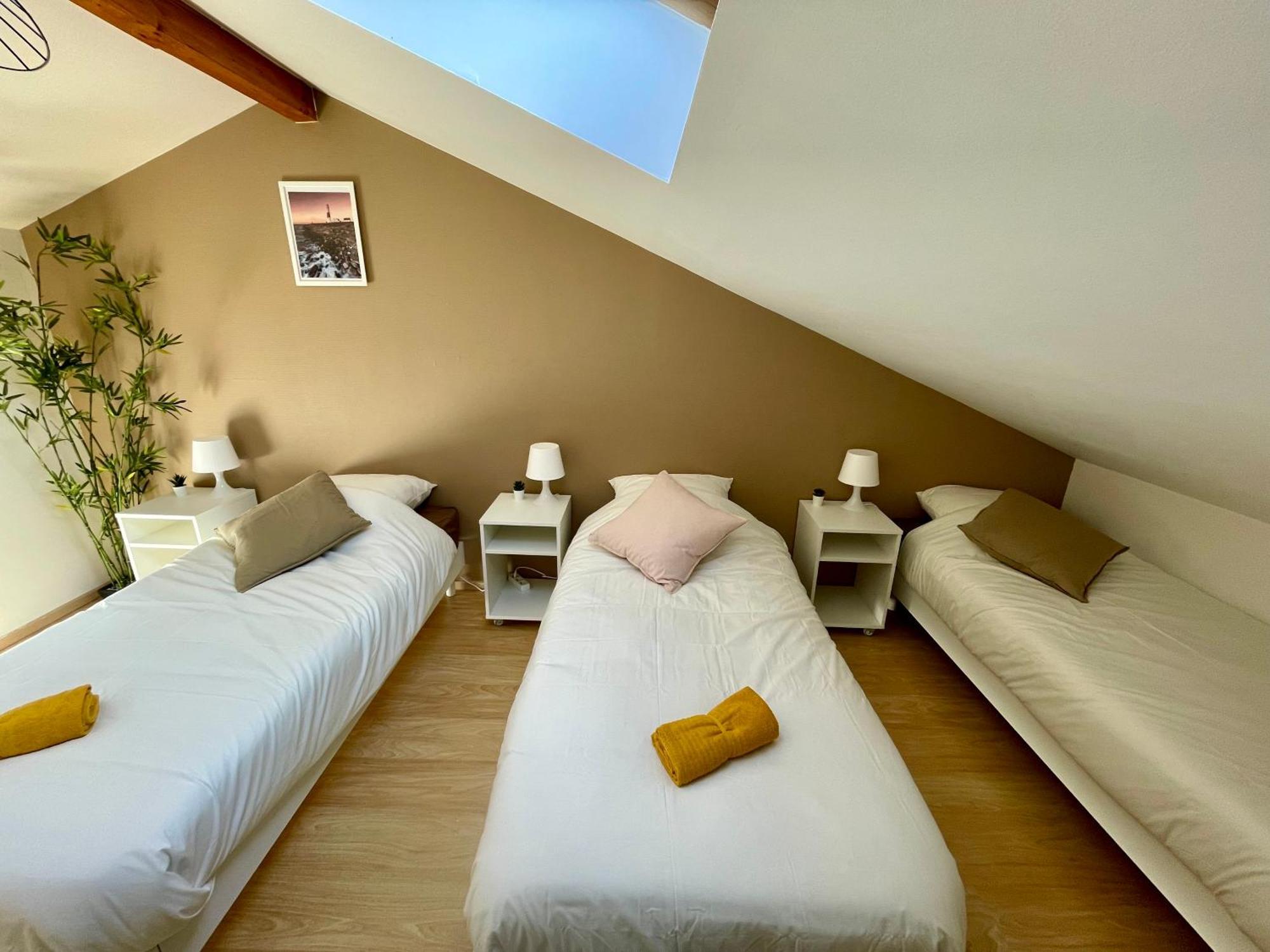 Hébergement de vacances Bngo I Maison Terracotta I Jardin, Garage, 3 Chambres, 9 Personnes Villeurbanne